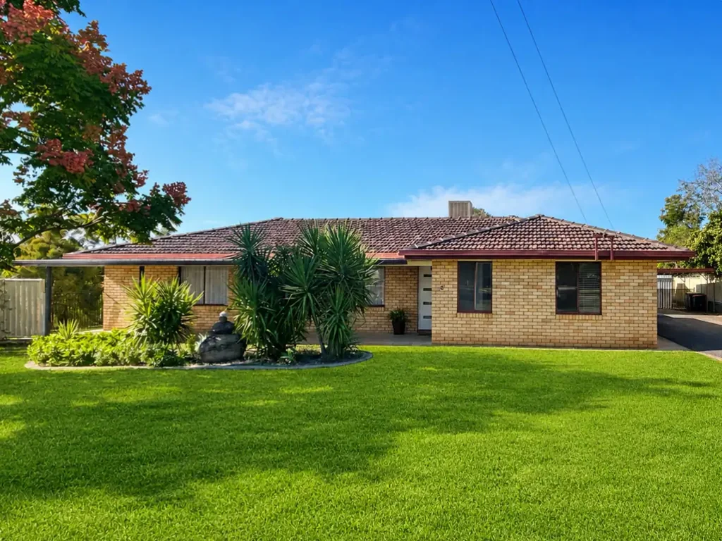 FRESHLY RENOVATED FAMILY HOME IN QUIET CUL-DE-SAC