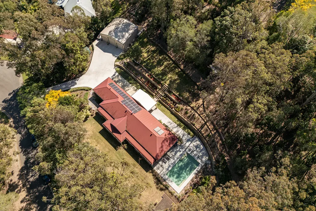 Eatons Hill 5침실 MODERN ACREAGE WITH HUGE SHED! EXCLUSIVE EATONS HILL STREET!