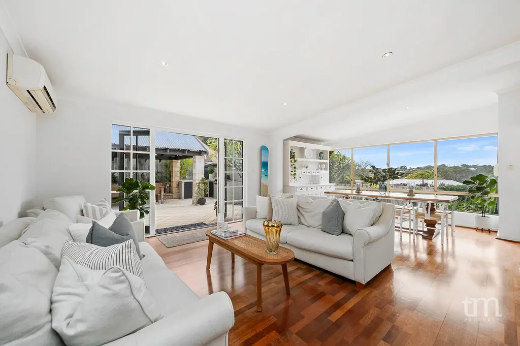 Wembley Downs 4ห้องนอน UNDER OFFER BY MELISSA TAYLOR