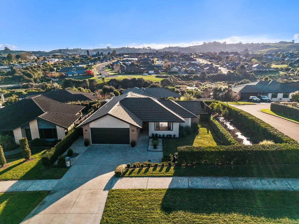 Pokeno 3غرفة نوم Sun-Soaked Family Living with Mesmerising Backyard Views