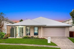 15 Carnarvon Avenue, Springfield Lakes
