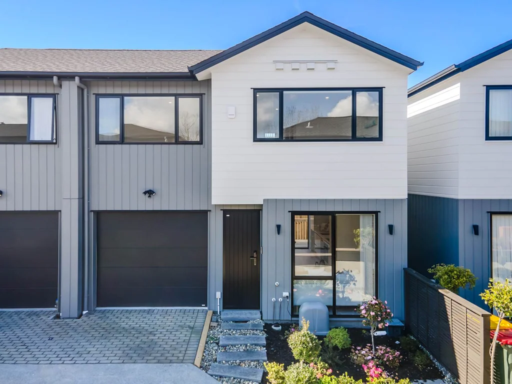 Northcross 3房  Stylish Lock-Up & Leave Townhouse – Must Sell