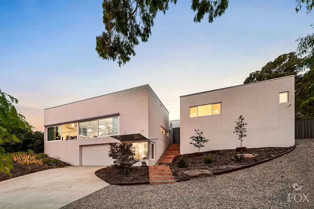 Rostrevor 4chambre Rostrevor's Pinnacle Address - The Highest, Most Elevated Home in the Eastern Suburbs.