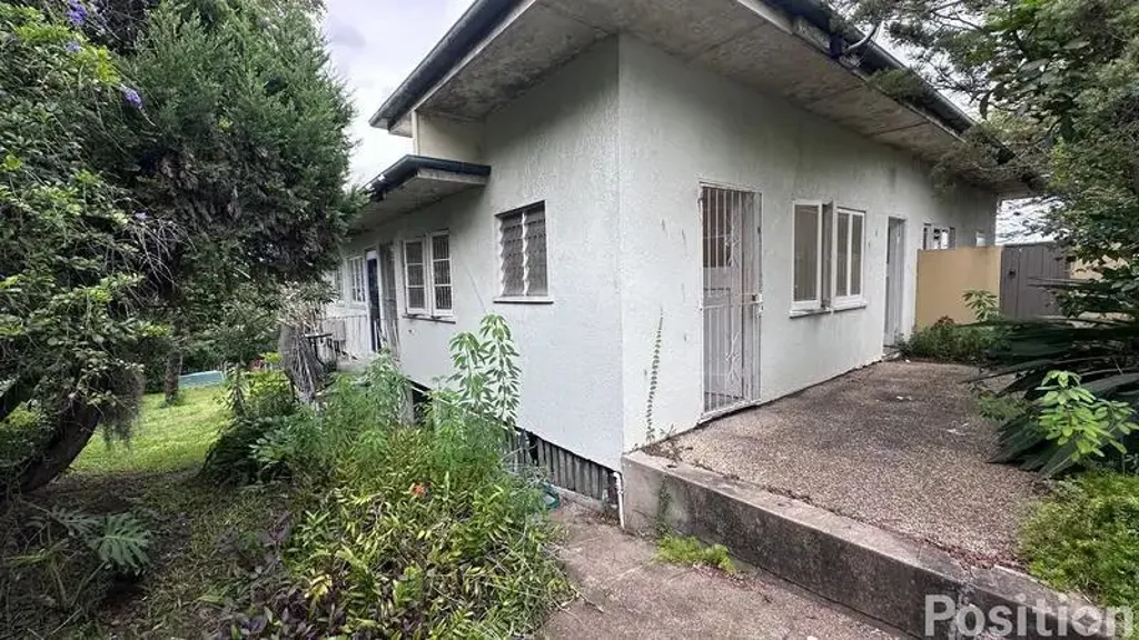 Unfurnished - 1 Bedroom Unit in a Prime Location.