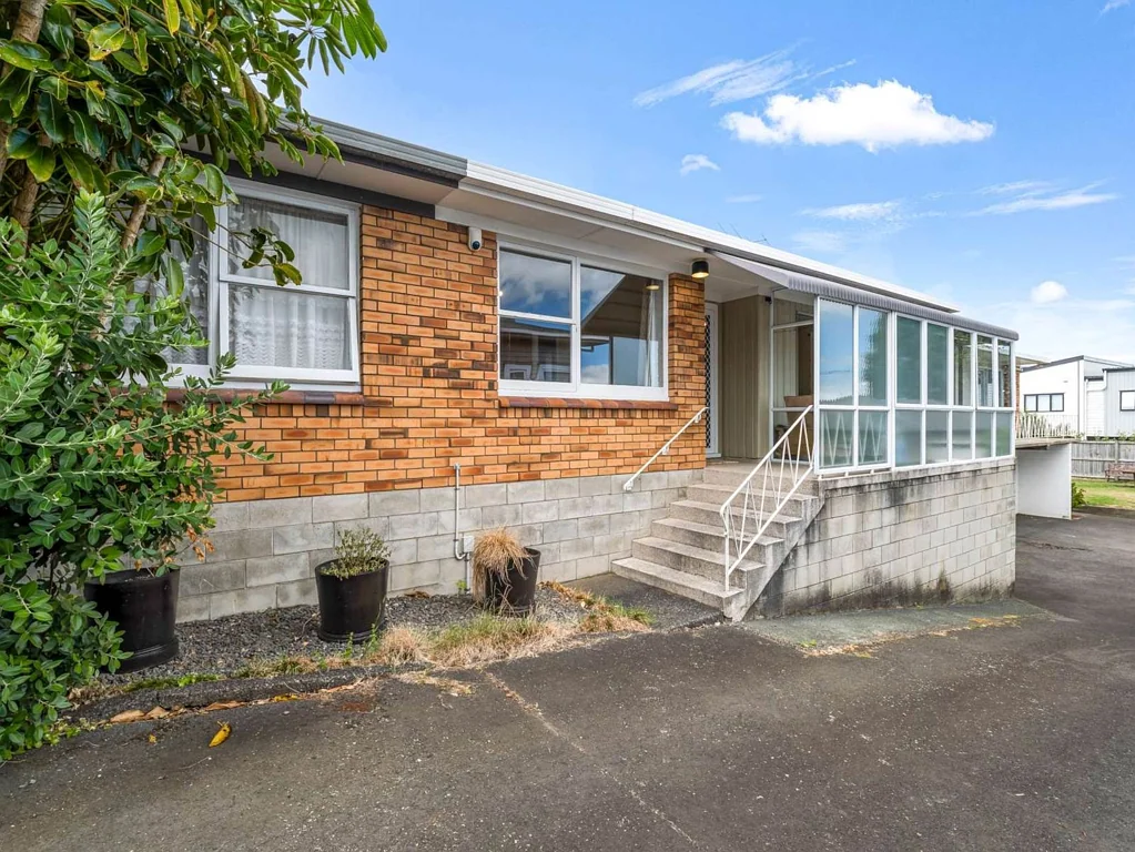 Tidy And Spacious Two Bedroom House Onehunga