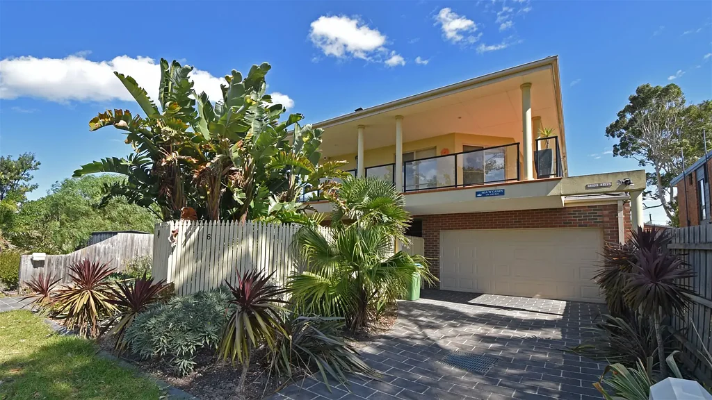 Seaside Retreat: Spacious House for Rent in Dromana only 100 meters to the beach