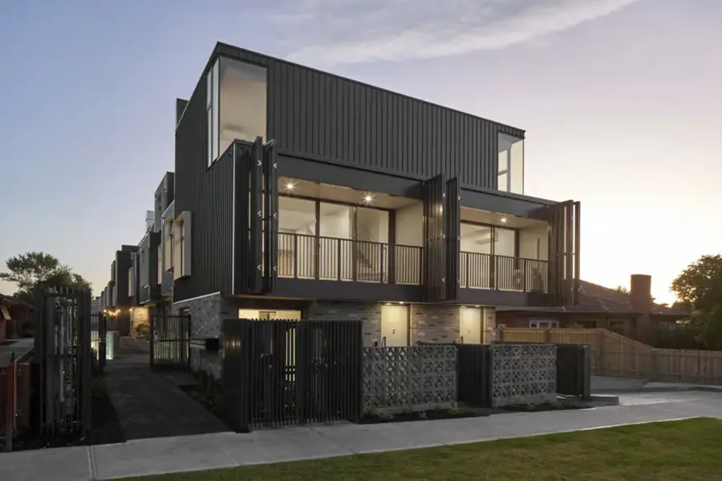 Modern Townhouse in Convenient Location!