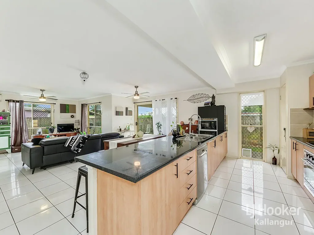 Kallangur 4Kwarto SPACIOUS 4 BEDROOM HOME IN PRIME LOCATION