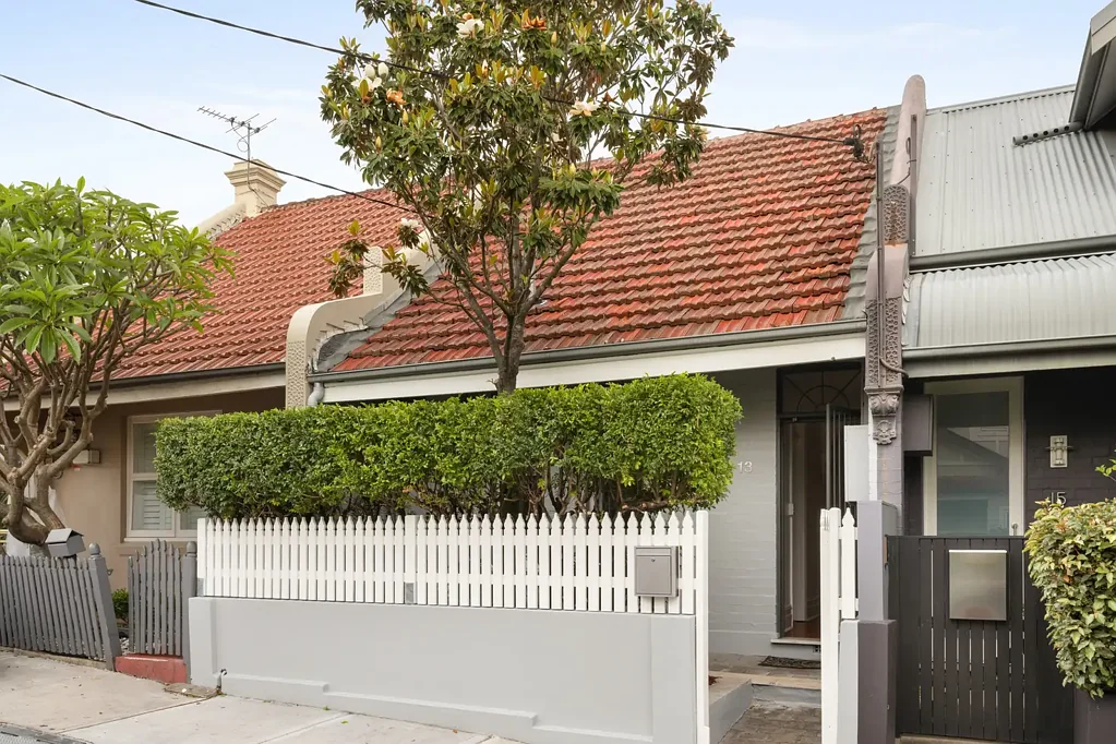 Spacious attic terrace in convenient lifestyle pocket