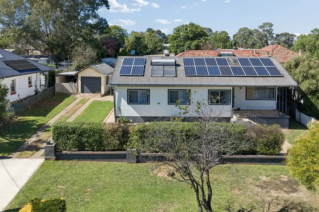 Yass 4房  Established Family Home with Modern Energy Efficiency