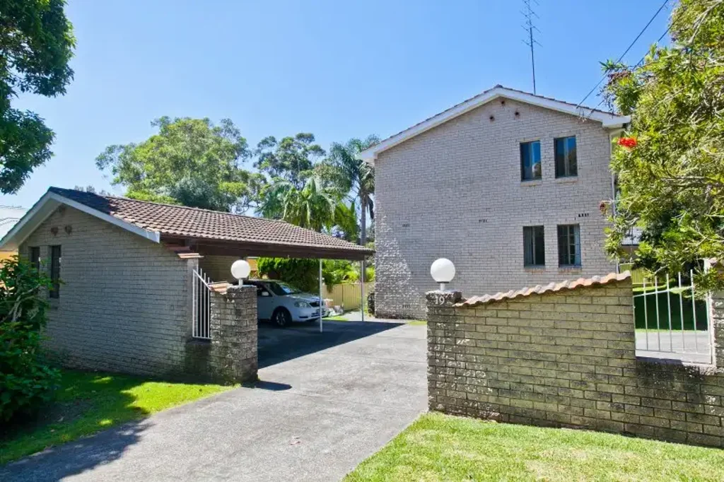 2 bedroom unit in located in quiet Location