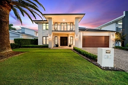 3 Harbourvue Court, Helensvale
