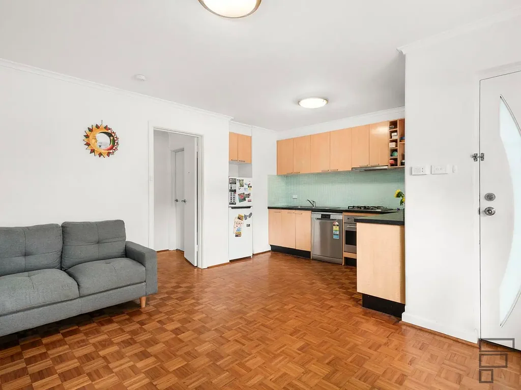 Elsternwick 1 Bedroom Location Location Location- Approx. 43m2