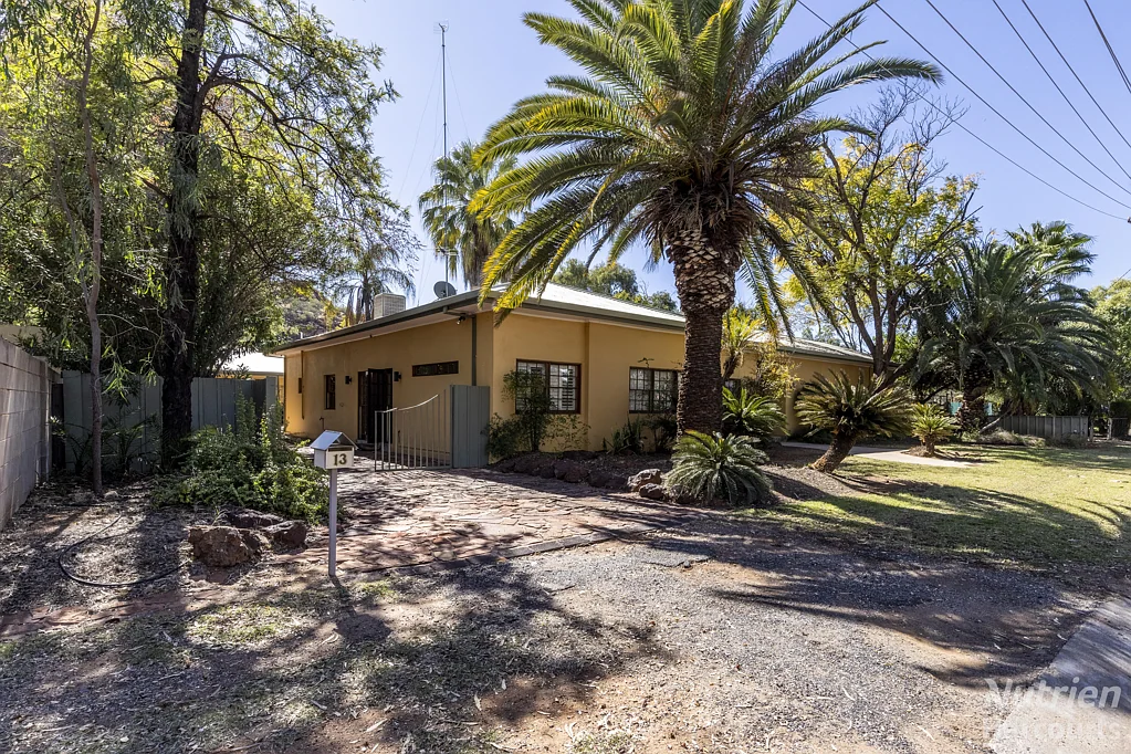 East Side 4Moenga Exceptional Lifestyle & Location!