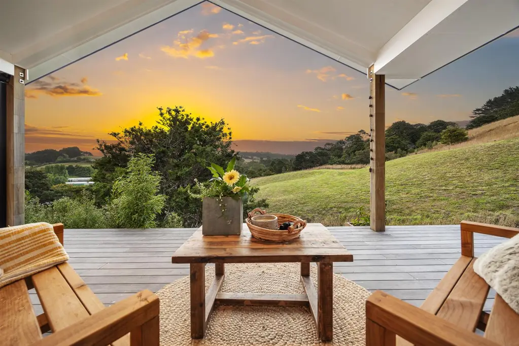 Waimauku 5Kwarto Sophisticated Hideaway with Home & Income
