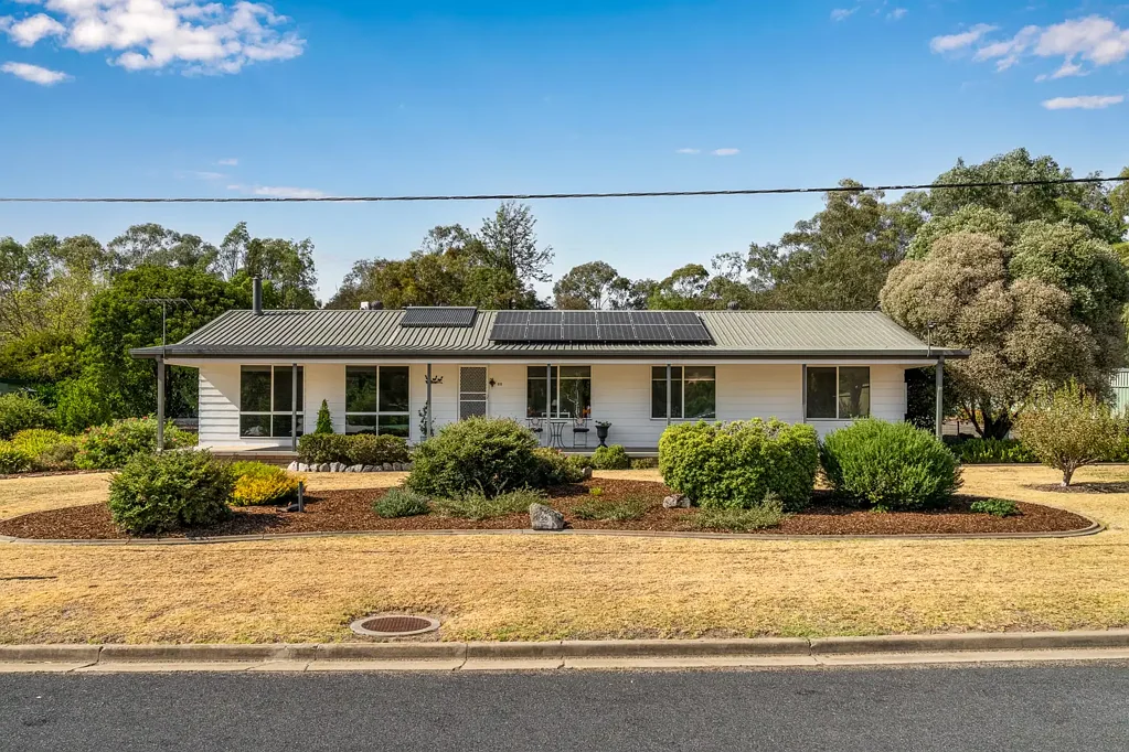 Glenrowan 3બેડરૂમ EXCEPTIONALLY MAINTAINED FAMILY HOME