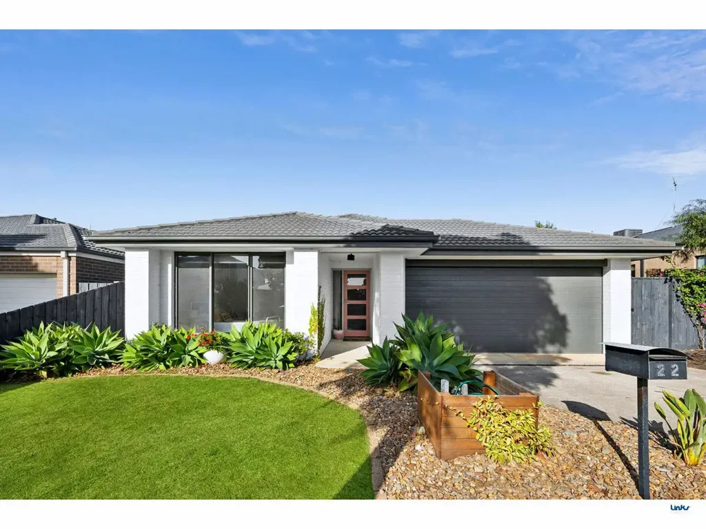 Modern Furnished Family Home With A Generous Backyard