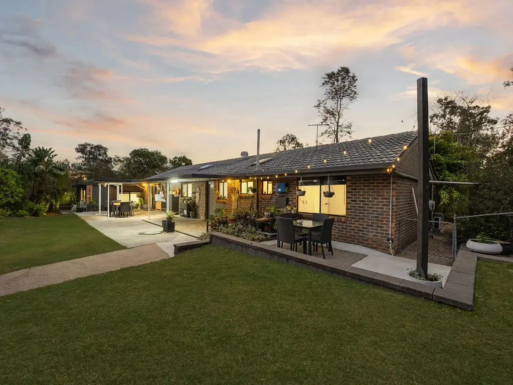 Karalee 5Kwarto Two Street Access + Potential Dual Living