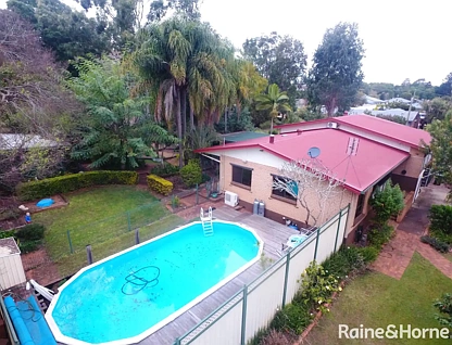 1-5 Moore, Kingaroy, QLD 4610, 5房, 2浴, House