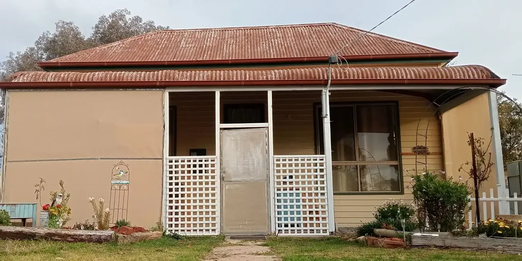 Sea Lake 3 Bedroom Character Cottage