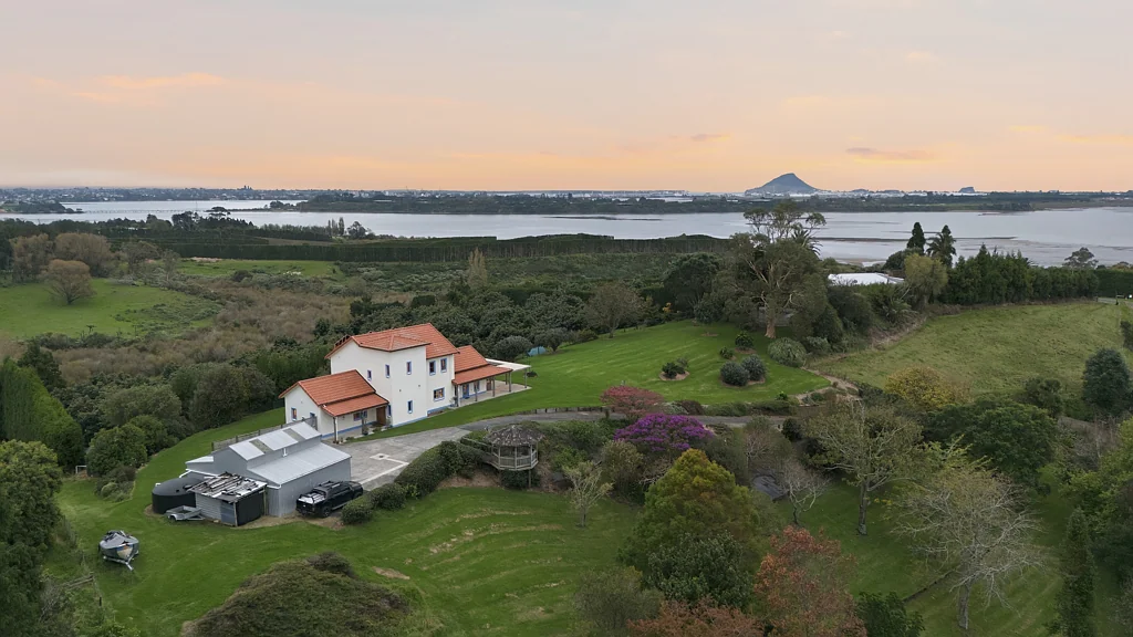 Welcome Bay 4 Bedroom Hill top retreat with views and true scale