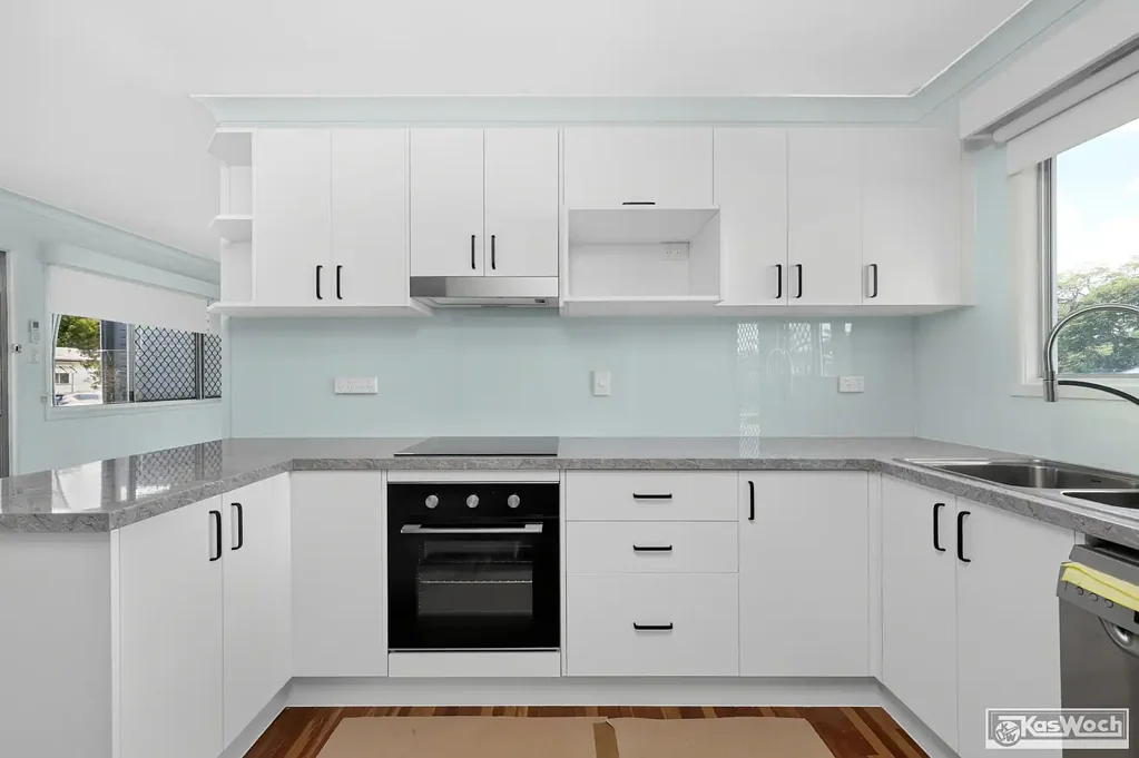 Berserker 3침실 STUNNING  RENOVATED 3 BEDROOM SPLIT LEVELY HOME + POWERED SHED.