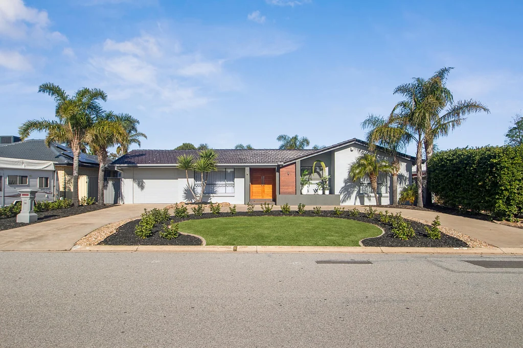 West Lakes 4Phòng ngủ Modern Living with Relaxed Lifestyle Appeal