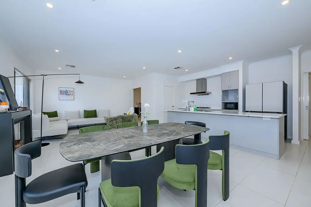 Canning Vale 4غرفة نوم Modern Family Living in a Convenient Canning Vale Location