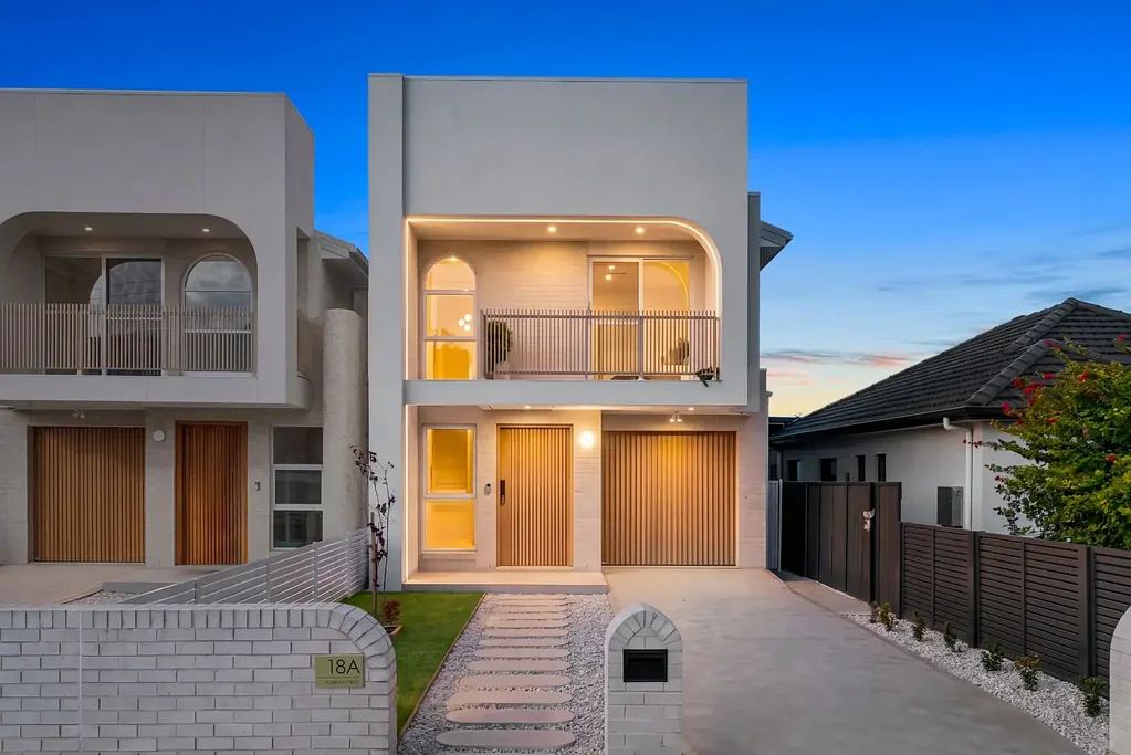 Cabramatta 5બેડરૂમ Brand New Luxury Residence – Sophisticated Family Living in the Heart of Cabramatta