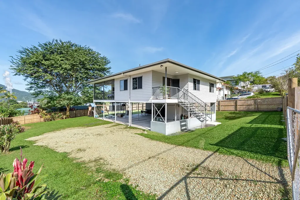 Tully 3房  Modern High-Set Home with Space, Privacy & Potential