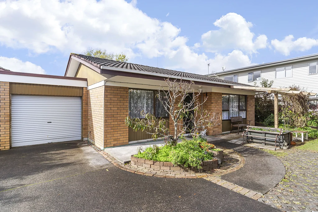 2/25 Ti Nana Cres, Henderson, Waitakere City, Auckland