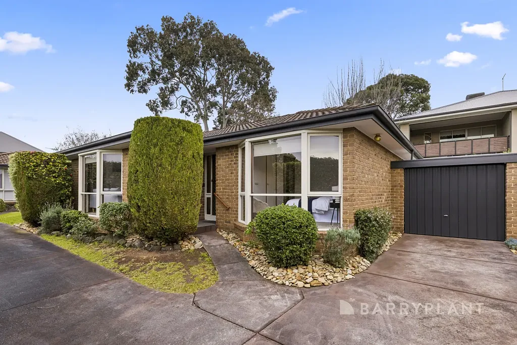 Mount Waverley 2chambre Location, Lifestyle & Convenience within Mount Waverley Secondary zone (STSA).