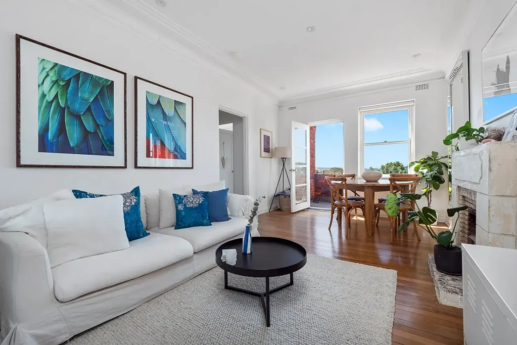 Sunlit Modern 2-Bedroom Haven in Prime Woollahra Location