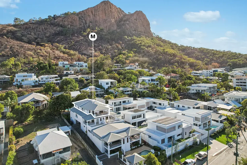 North Ward 4 Bedroom Entertain in style with elevated views