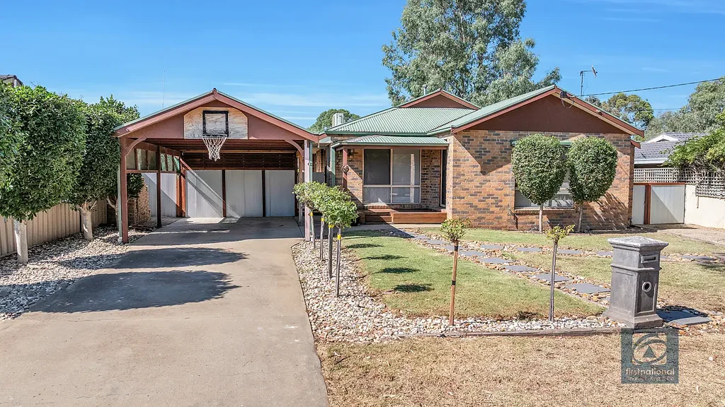 Echuca 4 Bedroom Stylish, tranquil livings awaits