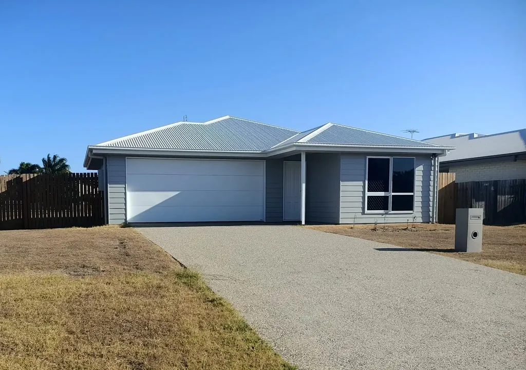 Near new large 4 Bedroom Family home - Break Lease