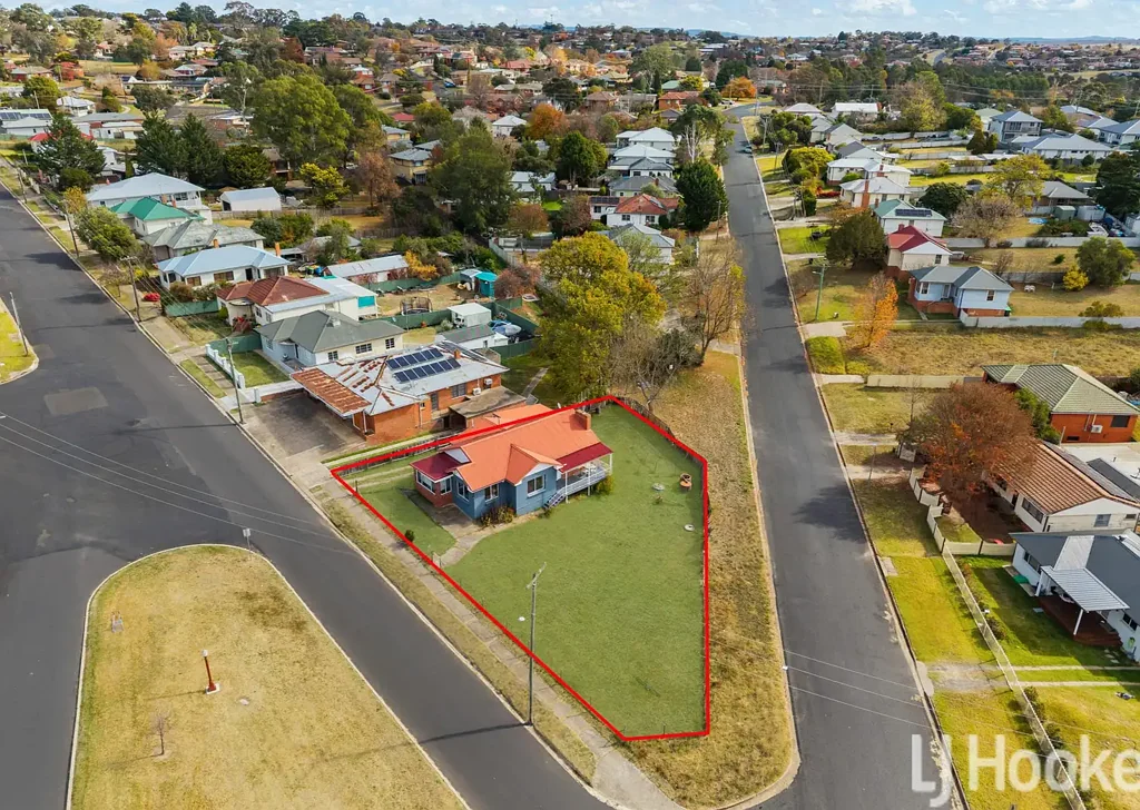 West Bathurst 3房  Retro, Renovated and Ready for you