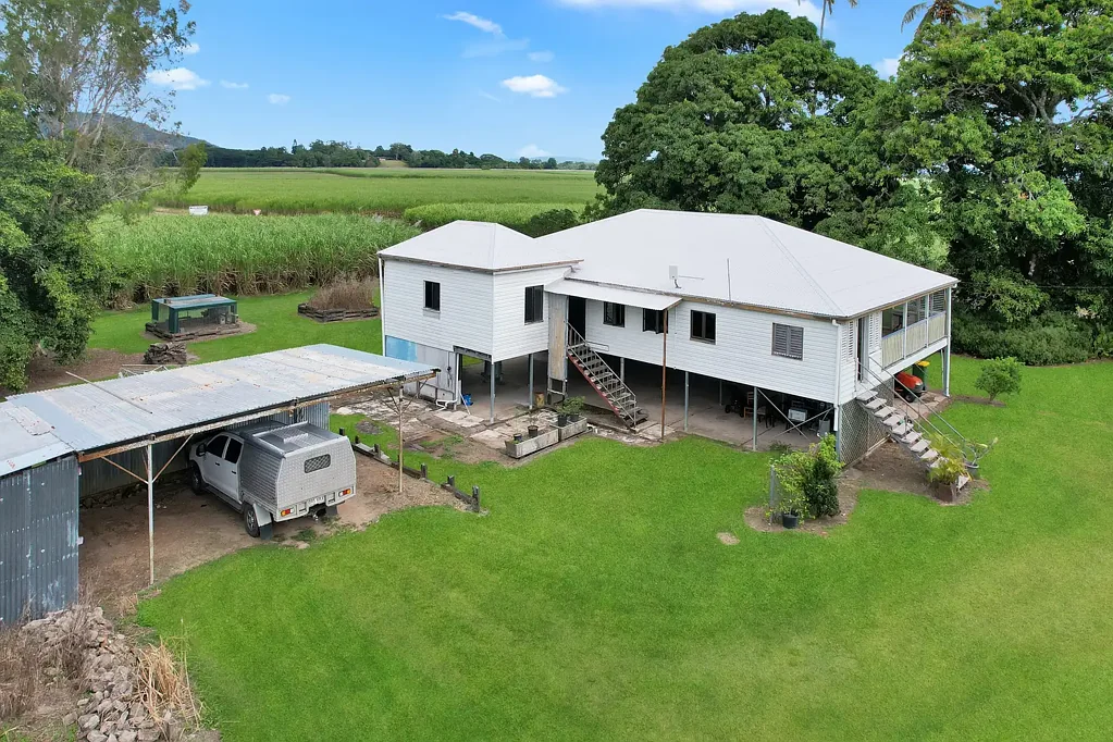 Macknade 4房  Classic Queenslander Charm on a Spacious 3,475m² Rural Allotment