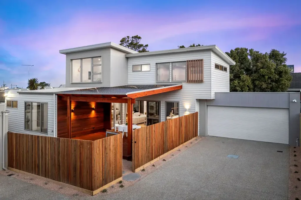 Torquay 3部屋 BRAND-NEW, ARCHITECTURALLY DESIGNED RESIDENCE IN THE HEART OF OLD TORQUAY!!