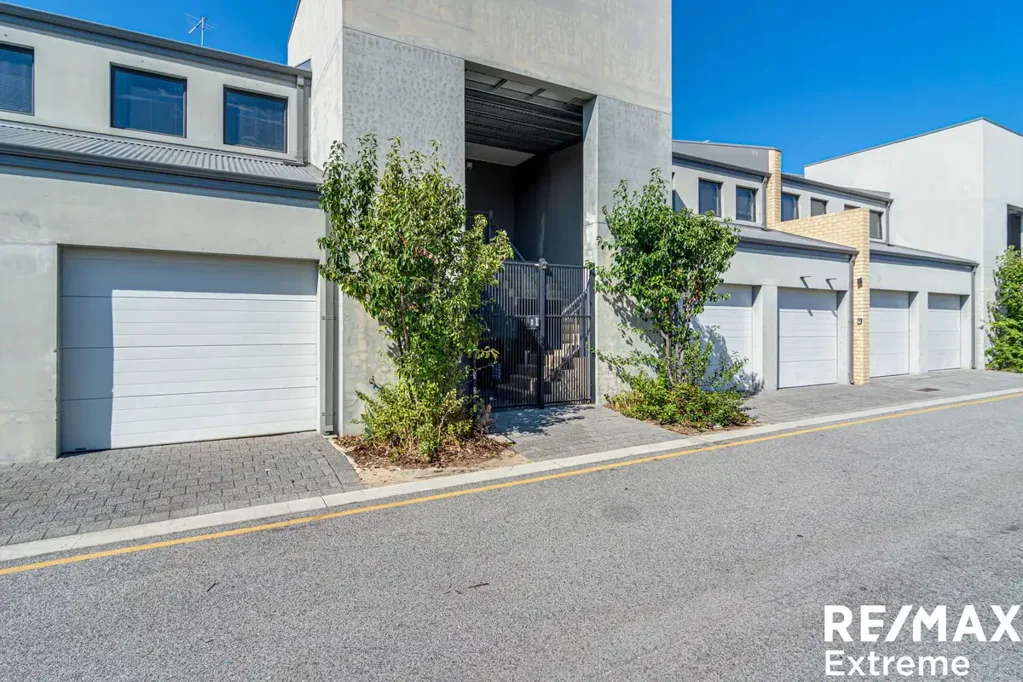4/8 Burnley Way, Butler, WA 6036