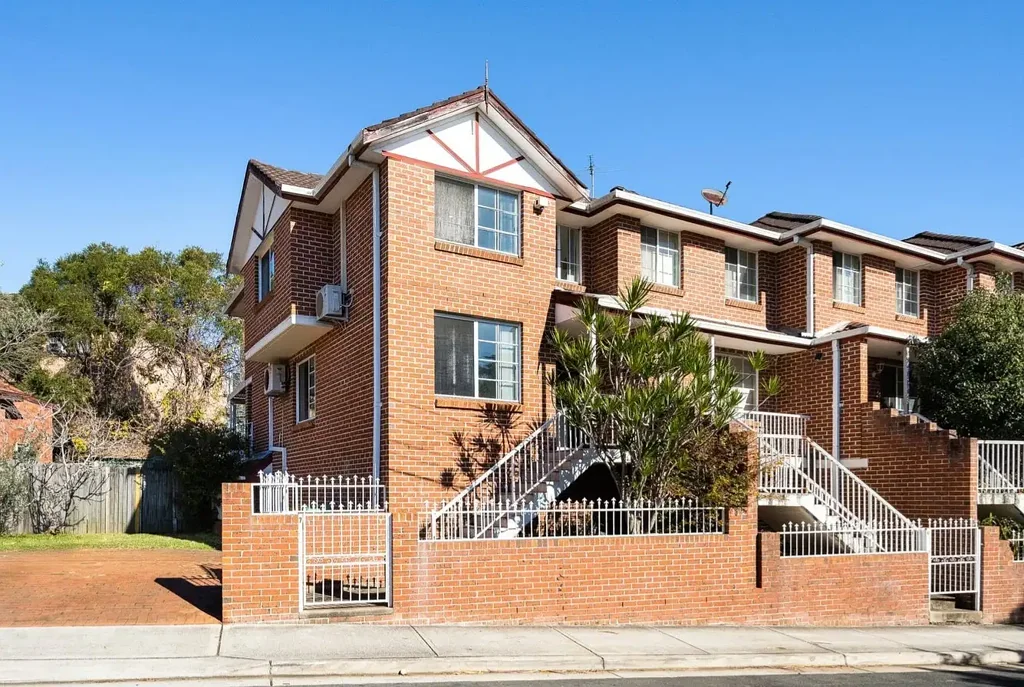 Stylish North-Facing Townhouse in Boutique Croydon Complex