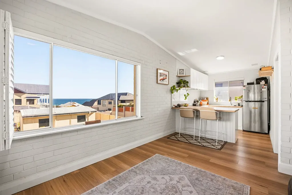 Scarborough 2房  Renovated Coastal Living with Ocean Views