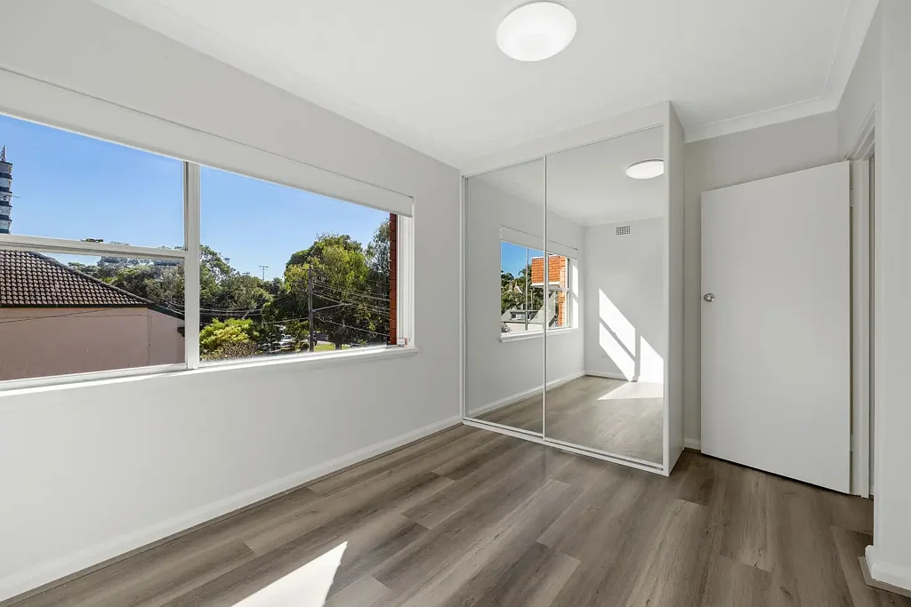 FULLY RENOVATED APARTMENT WITH CAR SPACE !