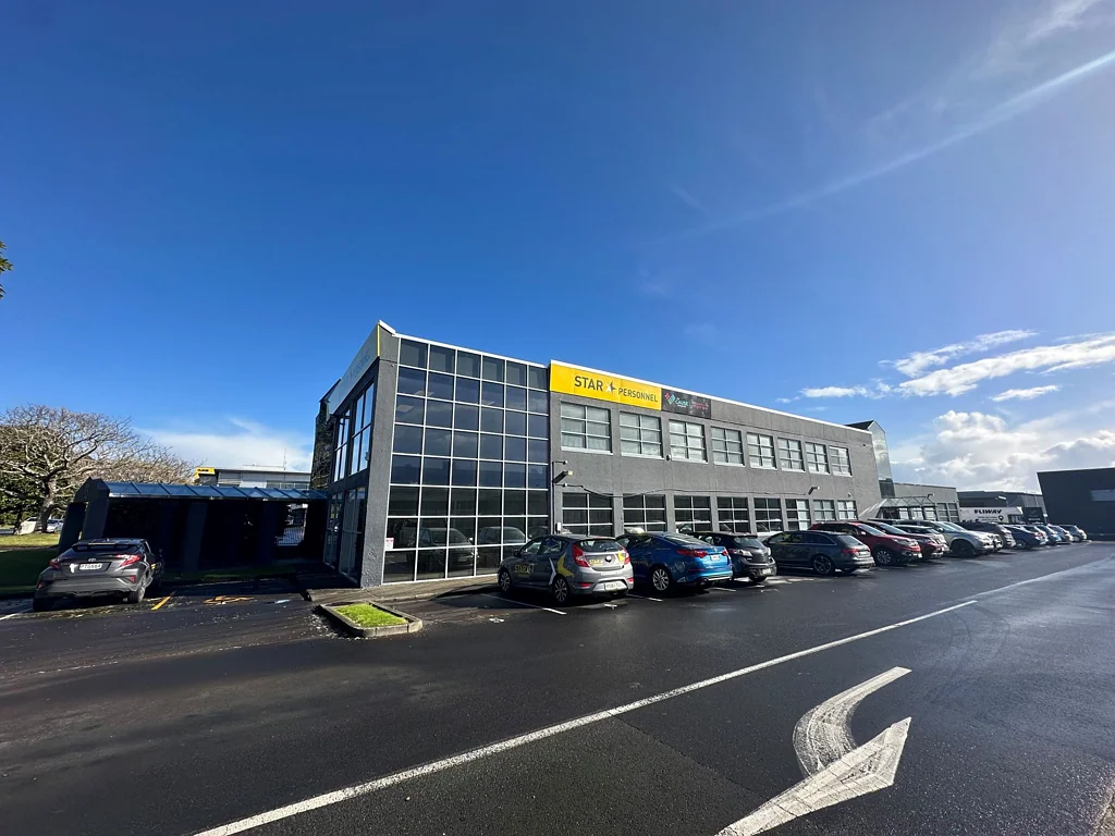 Manukau High Profile Manukau Office - Ample Carparks