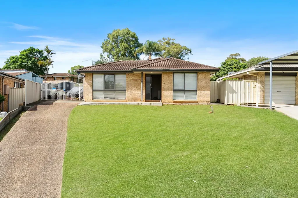 18 Alexis Place, Rosemeadow, NSW 2560
