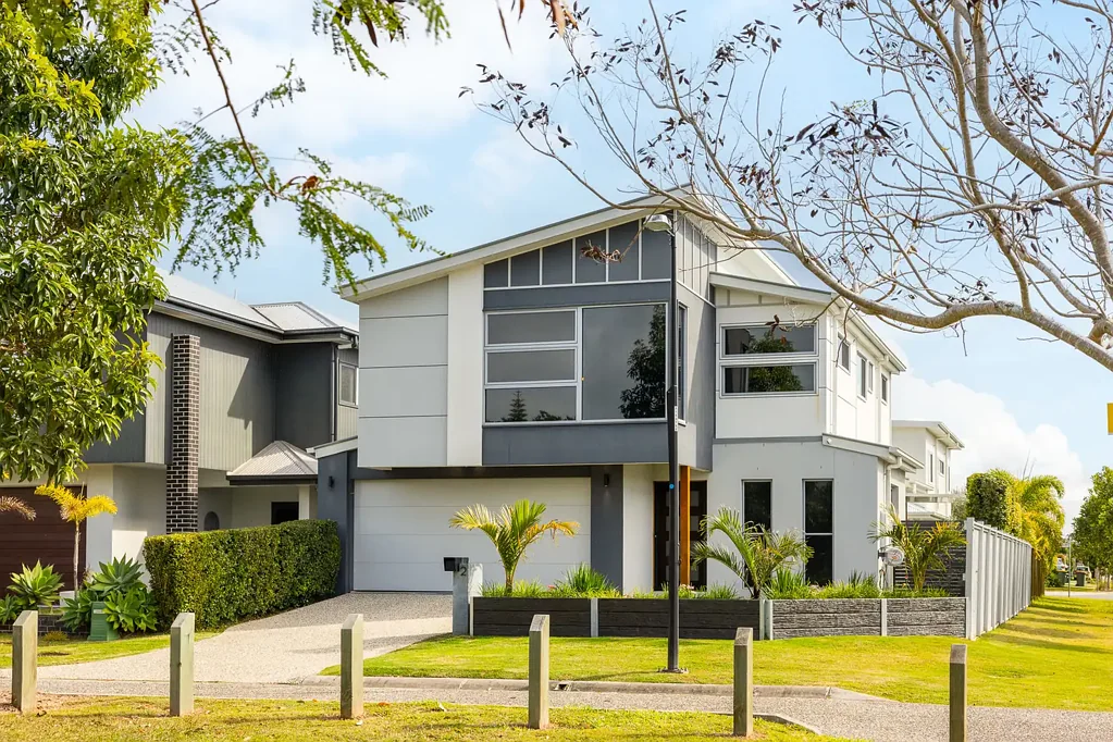 Newport 4 Bedroom FAMILY RETREAT IN PRIME PARKSIDE AND COASTAL SETTING