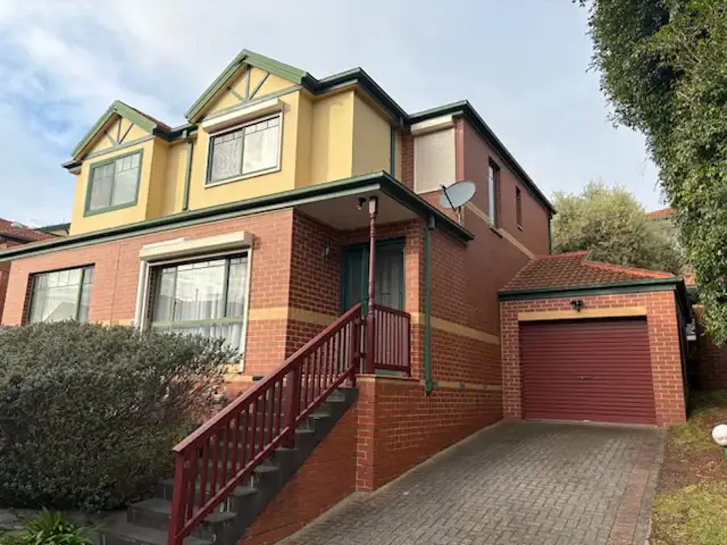 WELL PRESENTED TOWNHOUSE IN IDEAL LOCATION