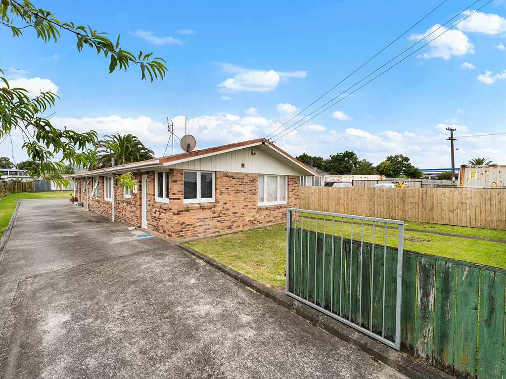Manurewa 4Kwarto Home & Income! 2 x 2 bedroom units