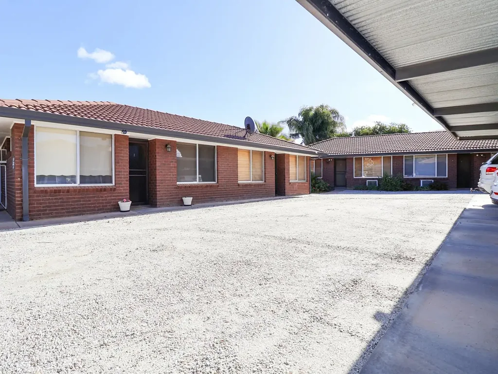 Swan Hill 3 Bedroom 1 x Single Bedroom Unit & 1 x Double Bedroom Unit