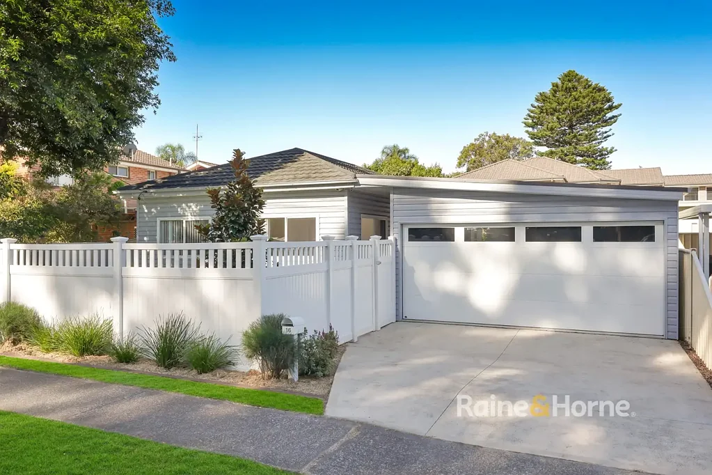 16 Picnic Parade, Ettalong Beach, NSW 2257